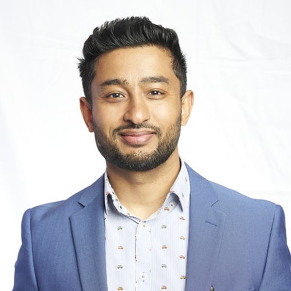 Parveen Saroye, Associate
